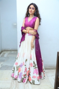 Iddaru Movie Actress Sony Charishta New Pics