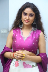 Iddaru Movie Actress Sony Charishta New Pics