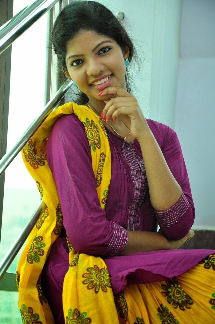 Telugu Tv Serial Actress Sravani Hot Photos
