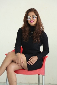 Actress Sravani Nikki Pictures @ Sirimalle Puvva Press Meet