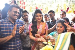 Actress Sreeleela launches CMR Family Mall in Kukatpally Photos