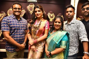 Actress Sreeleela Inaugurates CMR Family Mall in Kukatpally Photos