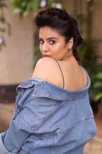 Telugu Anchor Sreemukhi Latest Photoshoot Pics