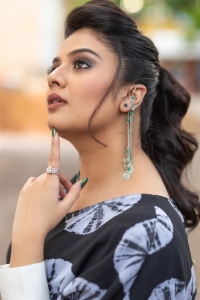 Anchor Srimukhi Latest Photoshoot Pics