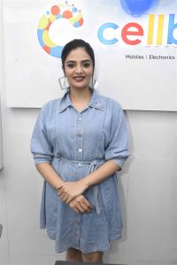 Actress Sreemukhi Launches Cellbay Mobiles Showroom in Chegunta