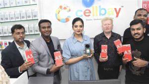 Sreemukhi Launches Cellbay Showroom in Chegunta Photos