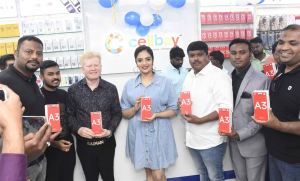 Sreemukhi Launches Cellbay Showroom in Chegunta Photos