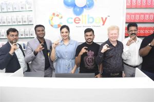 Actress Sreemukhi Inaugurates Cellbay Showroom in Chegunta Photos