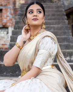 Anchor Sreemukhi Saree New Photoshoot Images