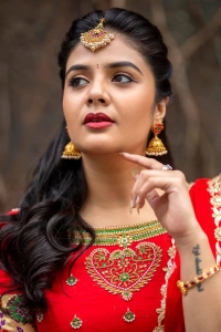 Anchor Sreemukhi Saree New Photoshoot Images