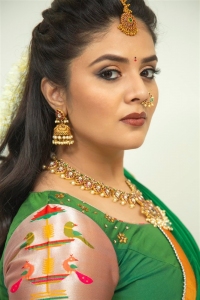 Anchor Sreemukhi Half Saree Photoshoot Images