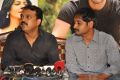 Koratala Siva, Y. Naveen @ Srimanthudu New Press Meet Photos