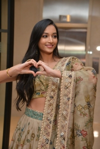 KGF Chapter 2 Movie Heroine Srinidhi Shetty Images