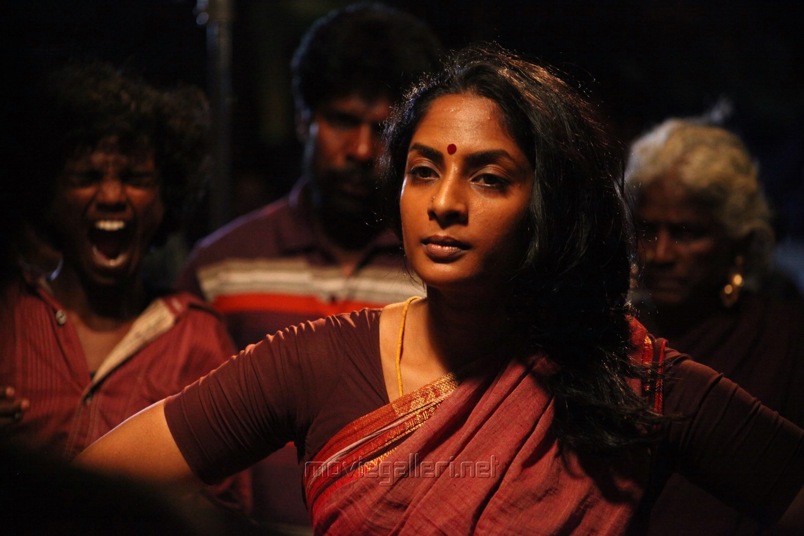 Actress Sriya Reddy Photos in Andaava Kanom Movie | New Movie Posters