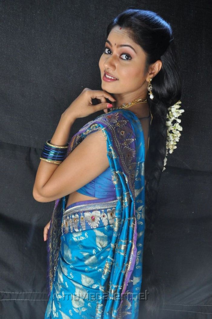 Actress Suhasini Maniratnam HD Photos and Wallpapers April 2022 | Gethu  Cinema