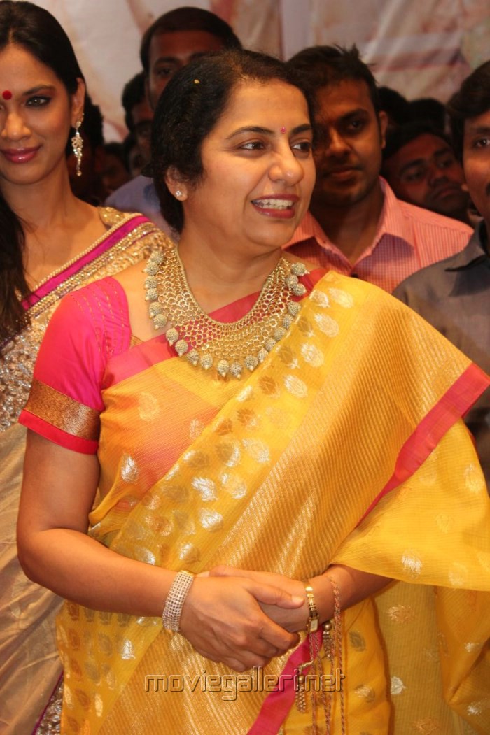 Suhasini Maniratnam inaugurates Kalaniketan Sarees at Chennai Photos ...