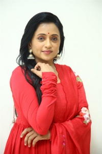 Actress Suma Kanakala Pictures @ Jayamma Panchayati Teaser Launch
