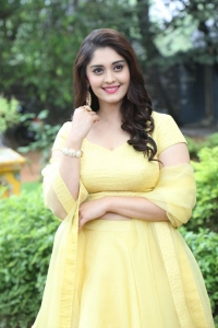 DD Returns Movie Actress Surbhi Pictures