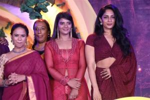 Aishwarya Rajesh, Sriya Reddy @ Suzhal Movie Press Meet Stills