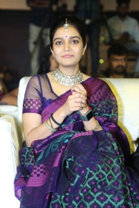 Month Of Madhu Actress Swathi Reddy Saree Pics