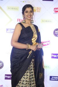 Anchor Syamala Stills @ Filmfare Awards South 2024 Red Carpet