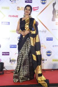 Anchor Syamala Stills @ Filmfare Awards South 2024 Red Carpet