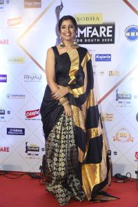 Anchor Shyamala Stills @ Filmfare Awards South 2024 Red Carpet