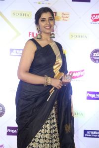 Anchor Shyamala Stills @ Filmfare Awards South 2024 Red Carpet