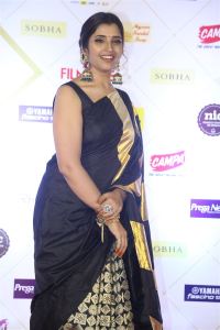 Anchor Syamala Stills @ Filmfare Awards South 2024 Red Carpet