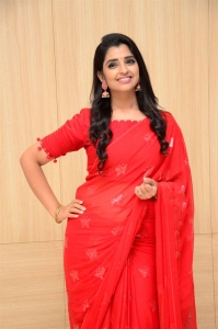 Anchor Syamala Red Saree Pics @ Love Story Success Meet