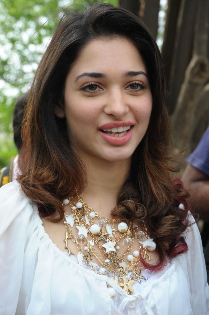 Tamanna New Cute Smile Face Photos Stills Tamanna New Cute Pics ...