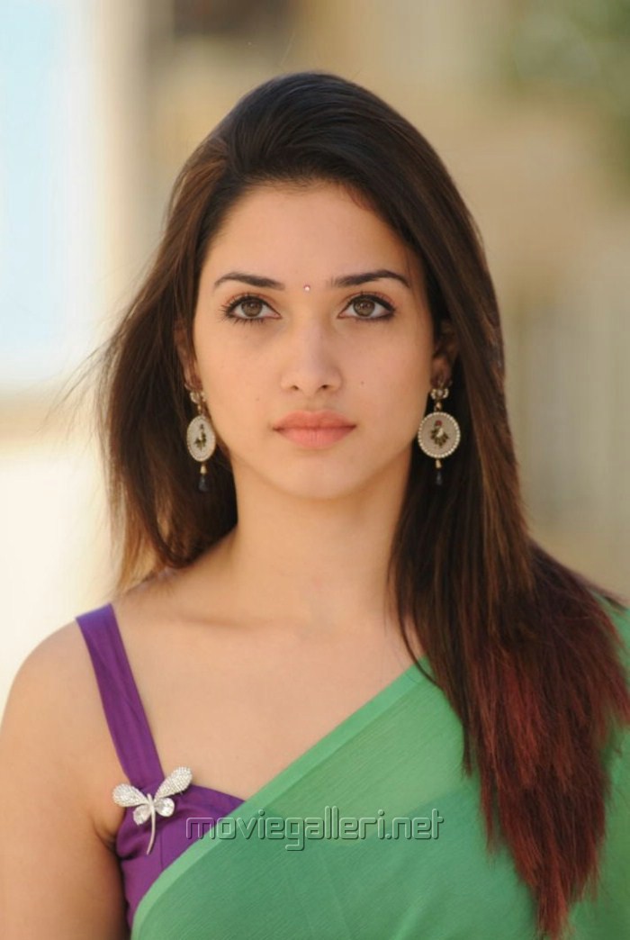 Tamanna Hot in Green Saree Pics Photos Stills in Oosaravelli ...