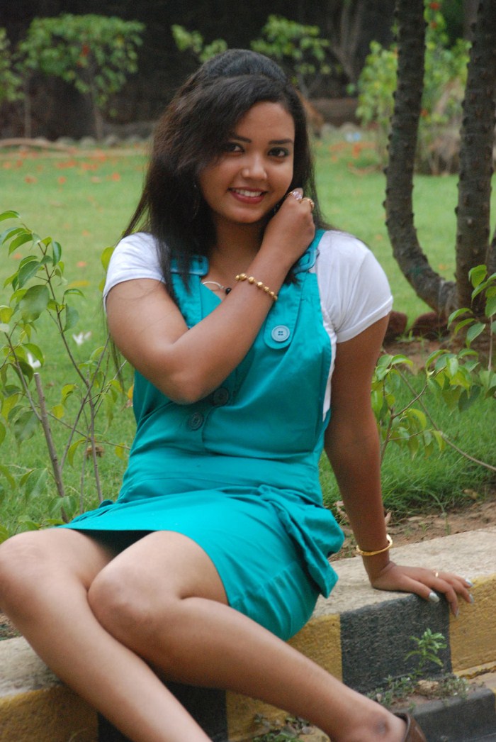 Bavina Actress Stills Oru Santhipil Actress Bavina Photo Gallery