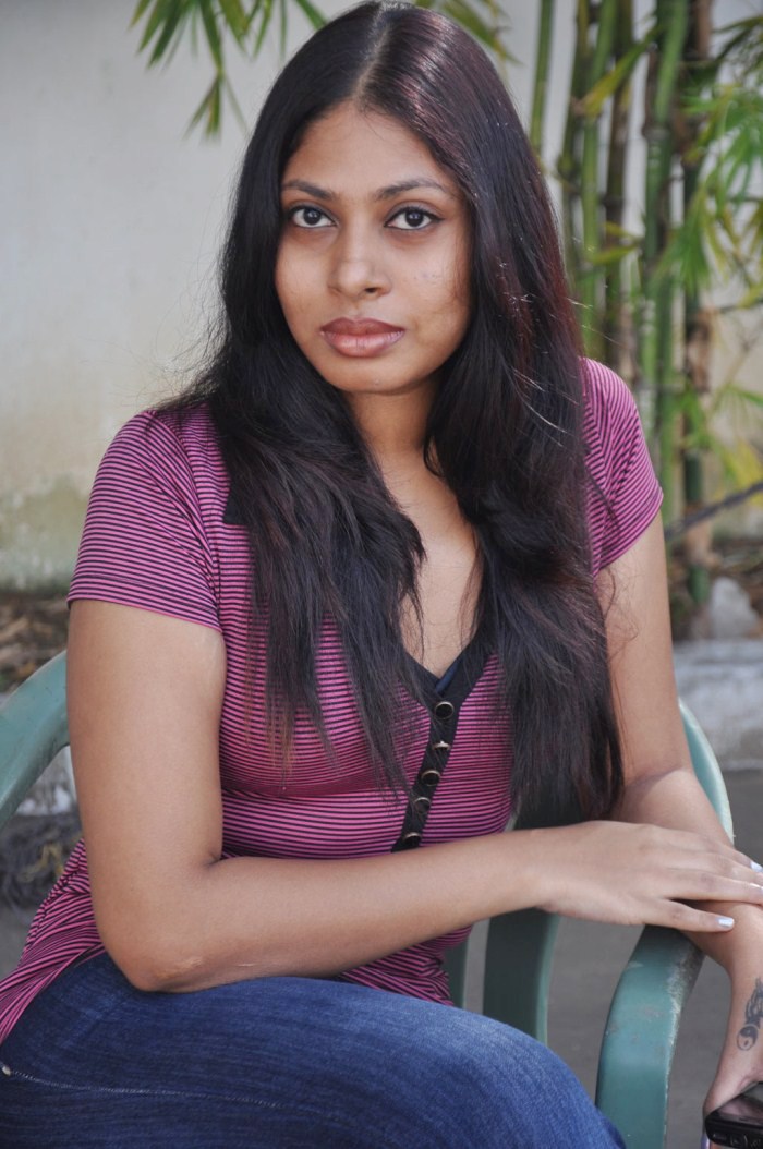New Tamil Actress Victoria Hot looking photo shoot stills in Vaazhum Deivam...