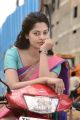 Actress Bindu Madhavi in Tamilukku En Ondrai Aluthavum Movie Photos