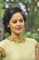 Bindu Madhavi @ Tamiluku En Ondrai Aluthavum Press Meet Stills