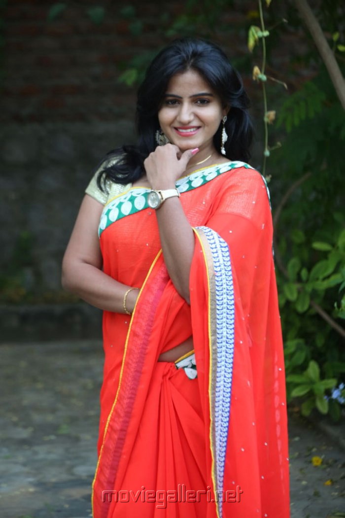 Telugu Tv Actress Mounica Hot Photos In Red Saree