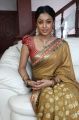 Beautiful Tanushree Dutta Cute Saree Pics