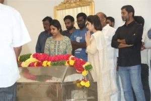 Celebs pay homage to Taraka Ratna Photos