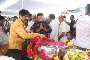 Celebrities pay homage to Taraka Ratna Photos