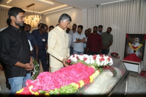 Nara Chandrababu Naidu pay homage to Taraka Ratna Photos