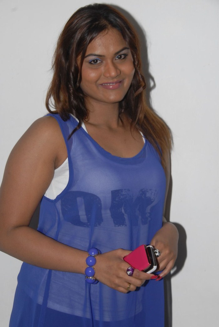 telugu tv serial actress priya photos