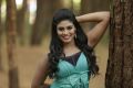 Actress Iniya in Thiraikku Varadha Kadhai Movie Stills