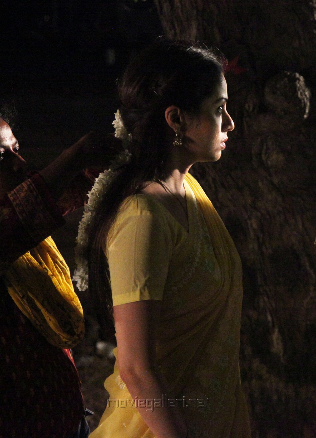 [Image: actress-sadha-in-torchlight-movie-stills-hd.jpg]