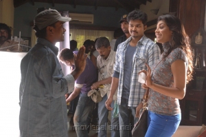 AR Murugadoss, Vijay, Kajal Agarwal at Tupaki Telugu Movie Shooting Spot Stills
