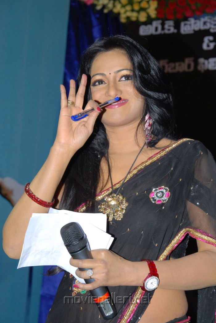 Udaya Bhanu Hot Saree Stills.