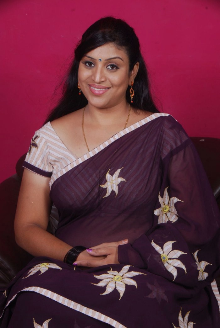 Picture 18228 Uma Telugu Supporting Actress Hot Saree