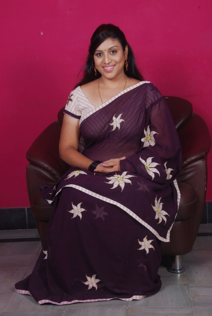 Telugu Supporting Actress Uma Hot Saree Photoshoot Stills | New Movie  Posters