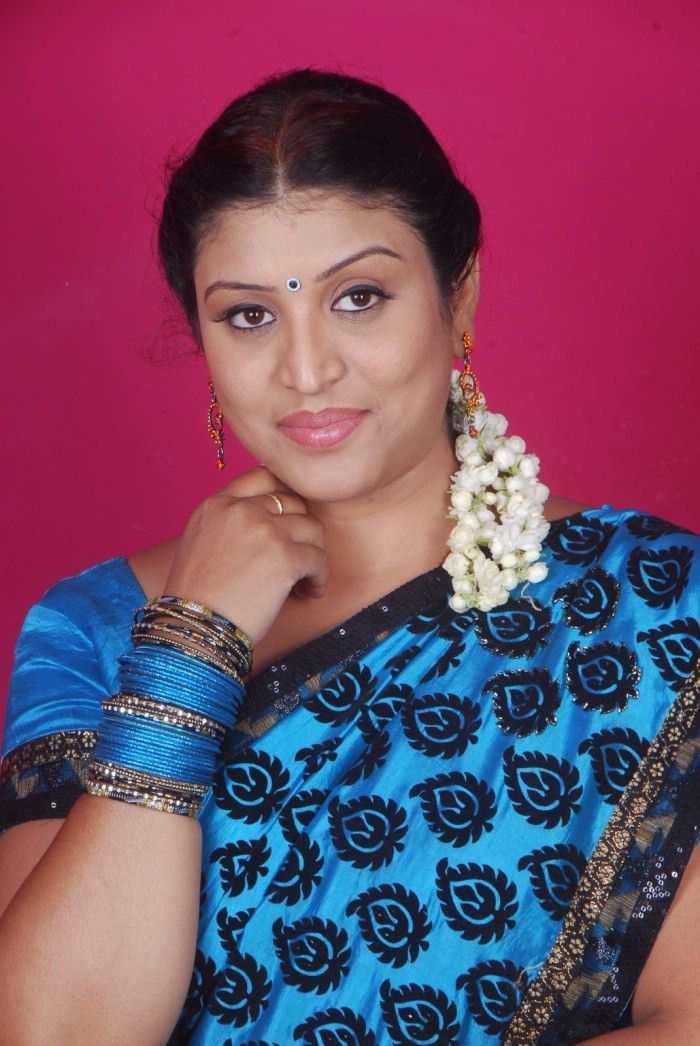Picture 18255 Uma Telugu Supporting Actress Hot Saree Pics Stills Photos New Movie Posters
