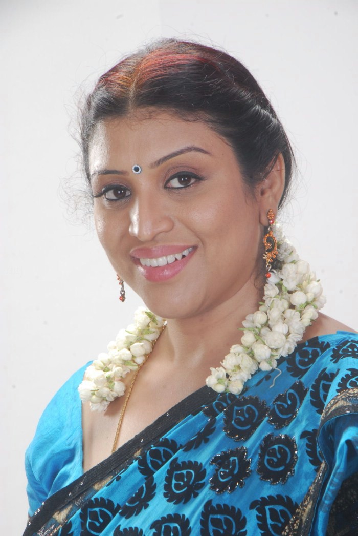Picture 18269 Uma Telugu Supporting Actress Hot Saree Pics Stills Photos New Movie Posters